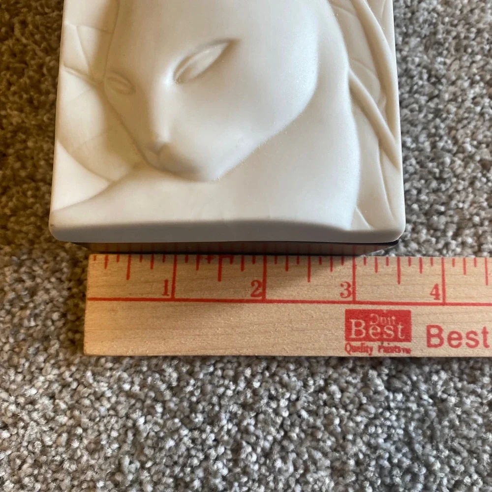 Crowning Touch Special Gift Cat Trinket Box Vintage Japan White Bas Relief Black